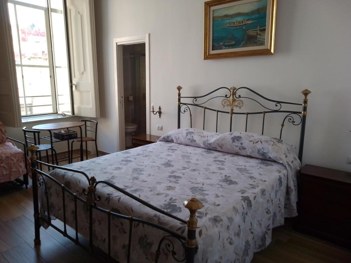 B&B Palazzo Sersale Napoli Eksteriør billede