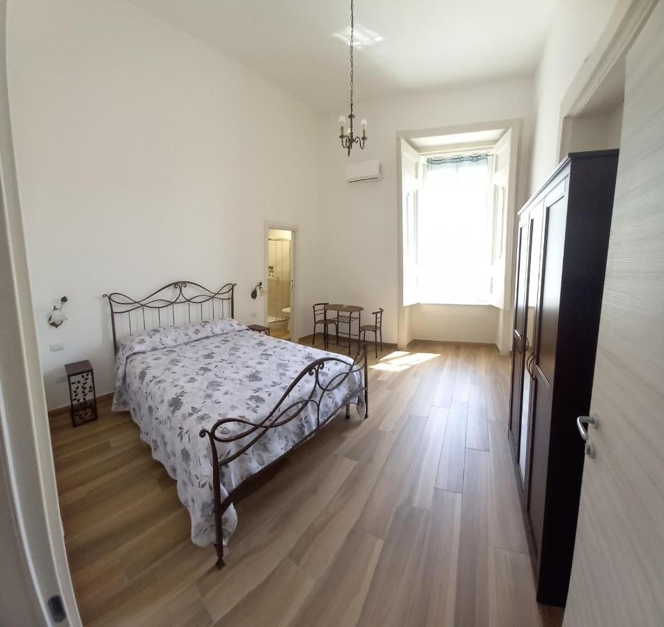B&B Palazzo Sersale Napoli Eksteriør billede