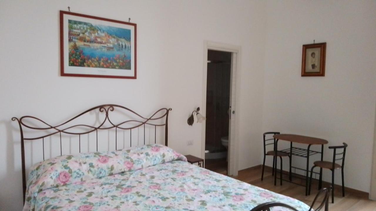 B&B Palazzo Sersale Napoli Eksteriør billede