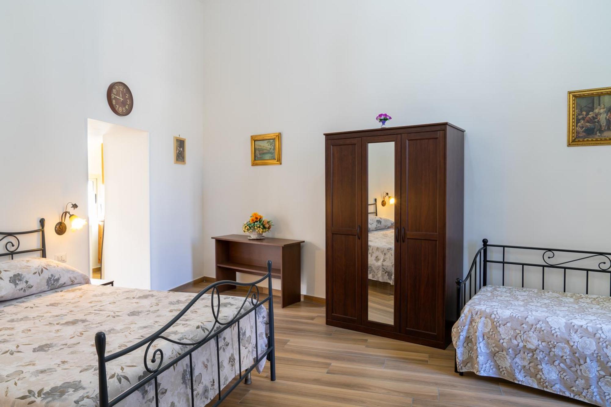 B&B Palazzo Sersale Napoli Eksteriør billede
