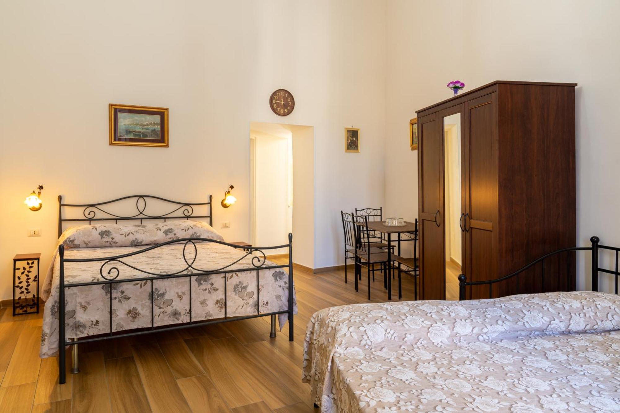 B&B Palazzo Sersale Napoli Eksteriør billede