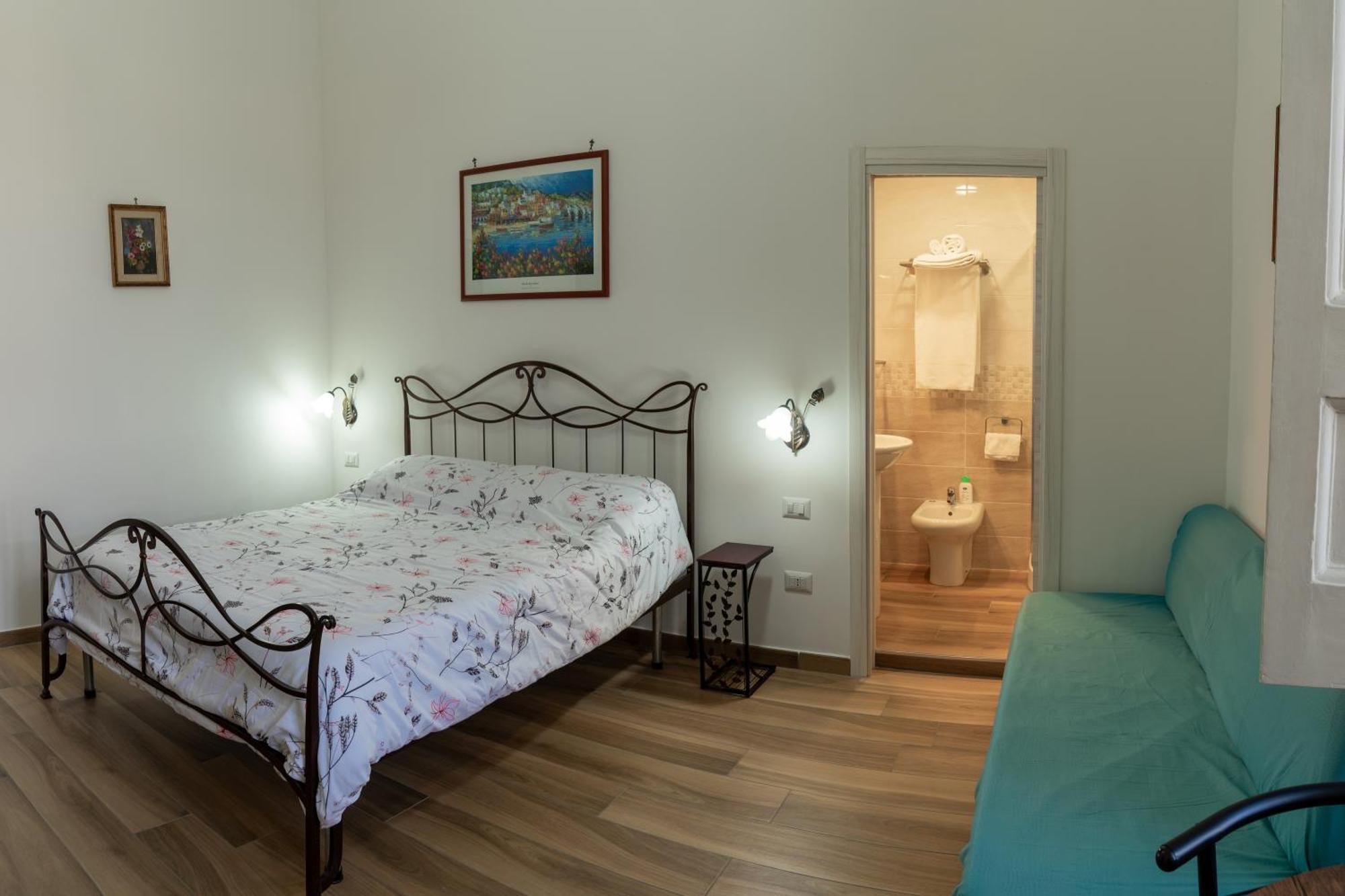 B&B Palazzo Sersale Napoli Eksteriør billede